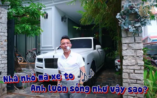 Dù vậy, đại gia Minh Nhựa từng than thở rằng không đủ chỗ cho 2 chiếc Roll Royce. Anh quyết định mua mảnh đất liền kề trong khu Phú Mỹ Hưng để xây thêm nhà, không cần phải đậu xe bên ngoài nữa.