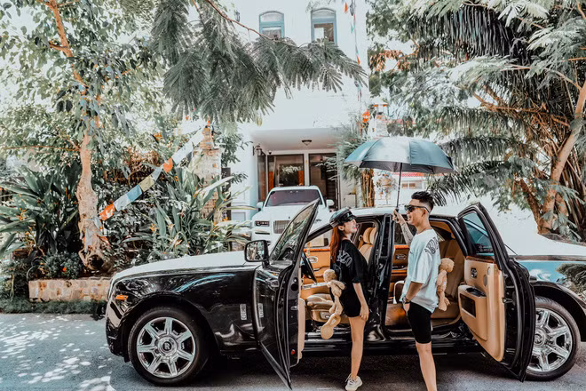 Ít khi nhắc đến căn biệt thự của gia đình nhưng thông qua một vài hình ảnh trên trang cá nhân, có thể thấy cơ ngơi của đại gia Minh Nhựa có giá trị không hề nhỏ.