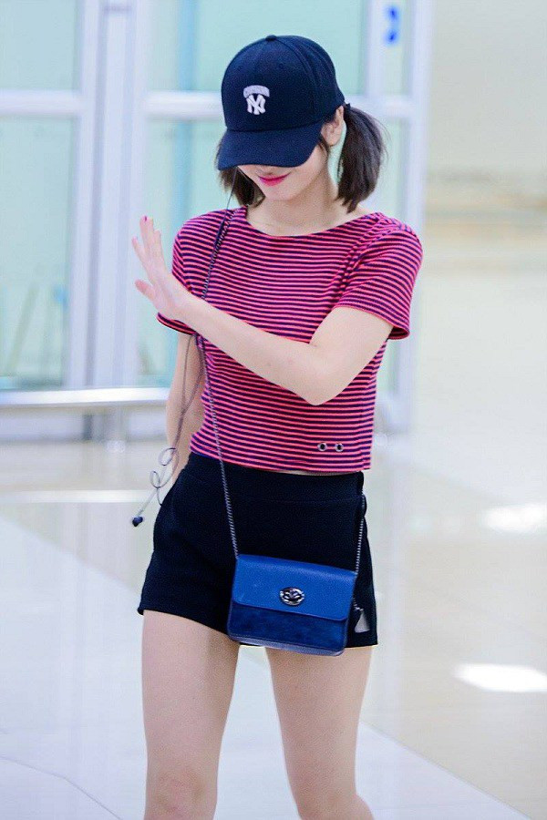 4 kieu ao phong sao Han “sung ai”, o nha mac mat ra pho sanh dieu-Hinh-3