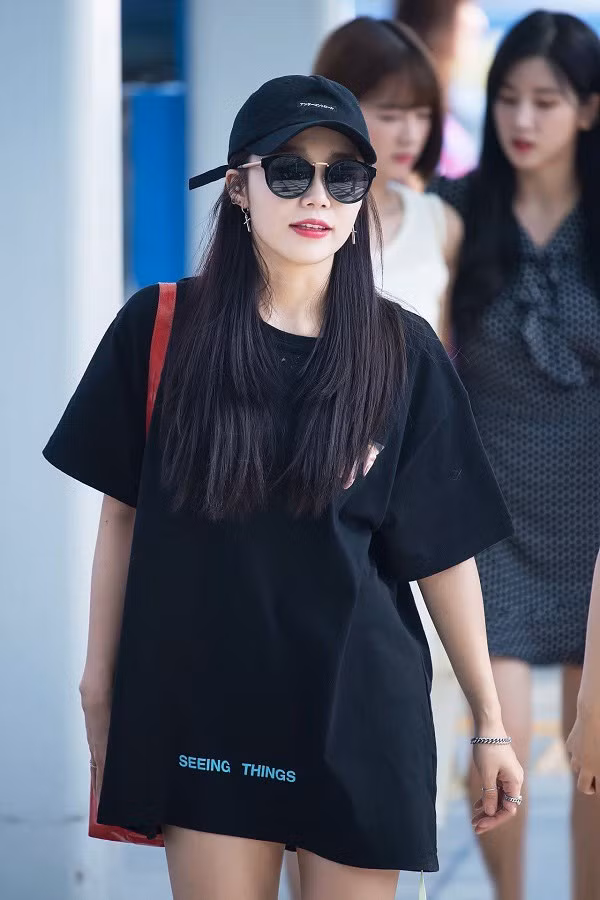 4 kieu ao phong sao Han “sung ai”, o nha mac mat ra pho sanh dieu-Hinh-4