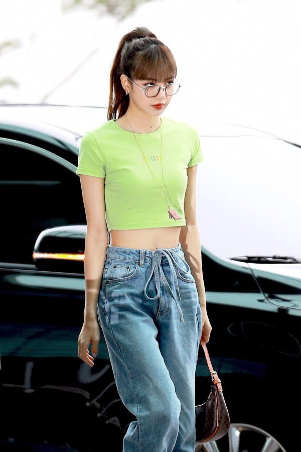 4 kieu ao phong sao Han “sung ai”, o nha mac mat ra pho sanh dieu-Hinh-2