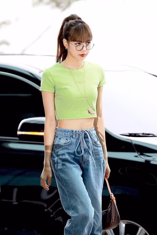 4 kieu ao phong sao Han “sung ai”, o nha mac mat ra pho sanh dieu-Hinh-2