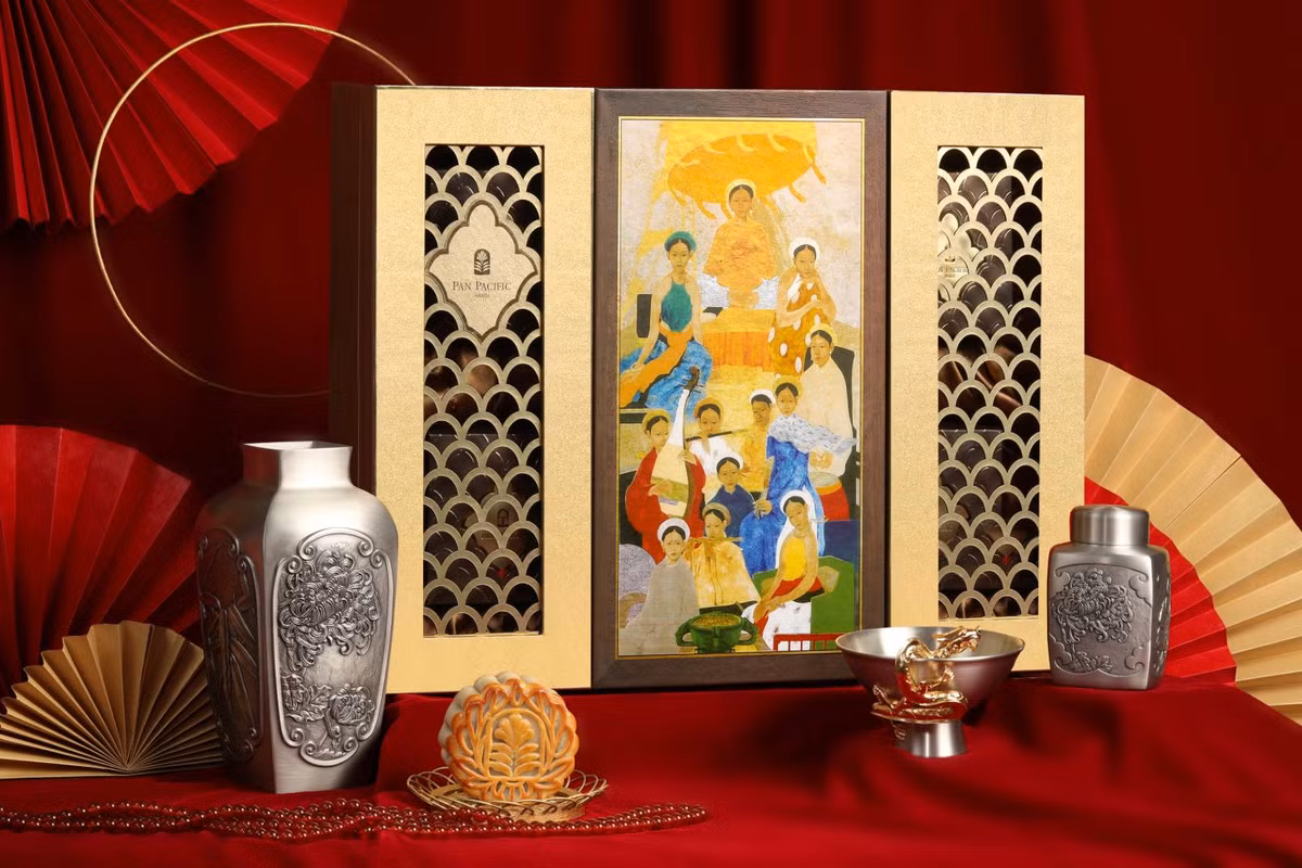 Mùa trung thu năm ngoái, Pan Pacific Hà Nội gây sốt với hộp giá lên tới 12,88 triệu đồng bao gồm 6 bánh lớn và một bình hoa tứ quý. Ảnh: Pan Pacific