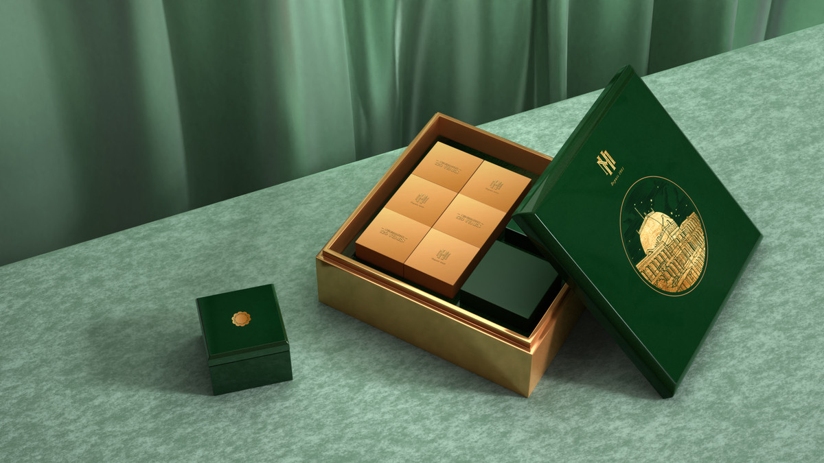 Mùa Tết Trung thu năm nay, khách sạn Sofitel Legend Metropole Hà Nội tung ra bộ sưu tập bánh trung thu kỷ niệm hành trình lịch sử 120 năm. Ảnh: Metropole