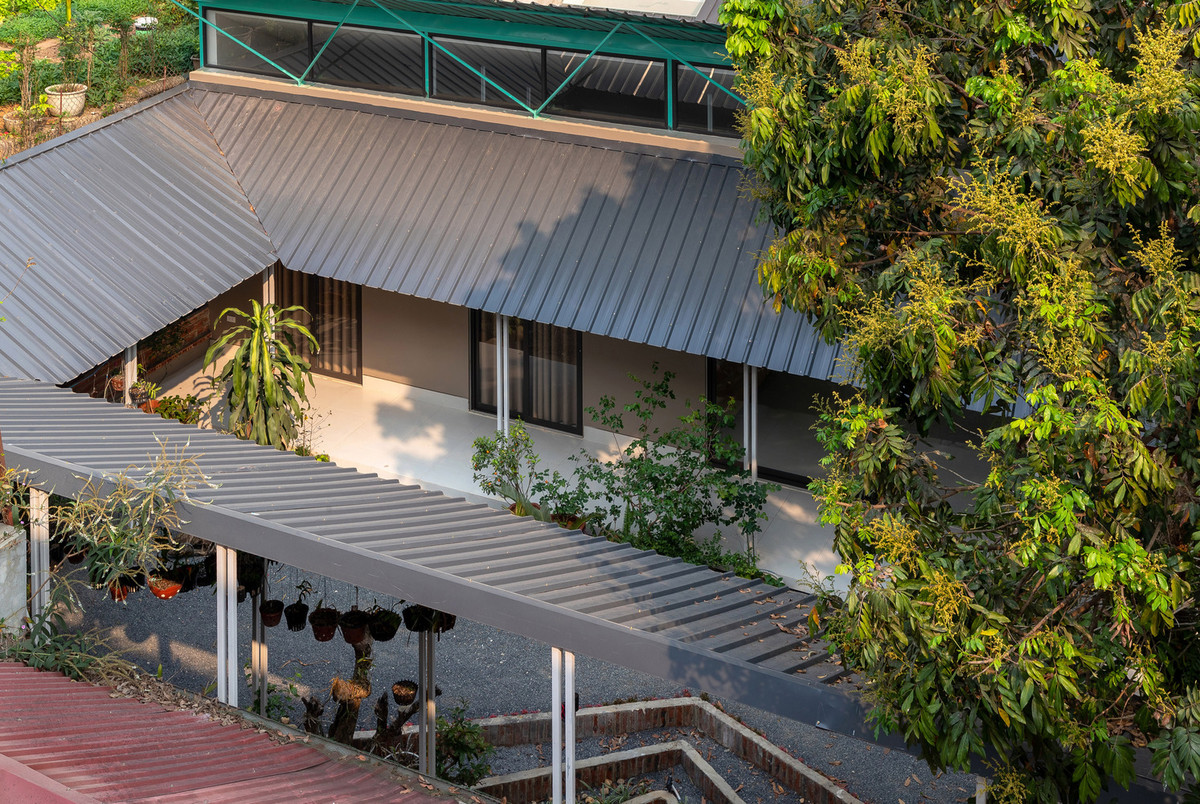 Vì vậy, một nửa diện tích đất dành cho xây dựng và phần còn lại dành cho các yếu tố tự nhiên.