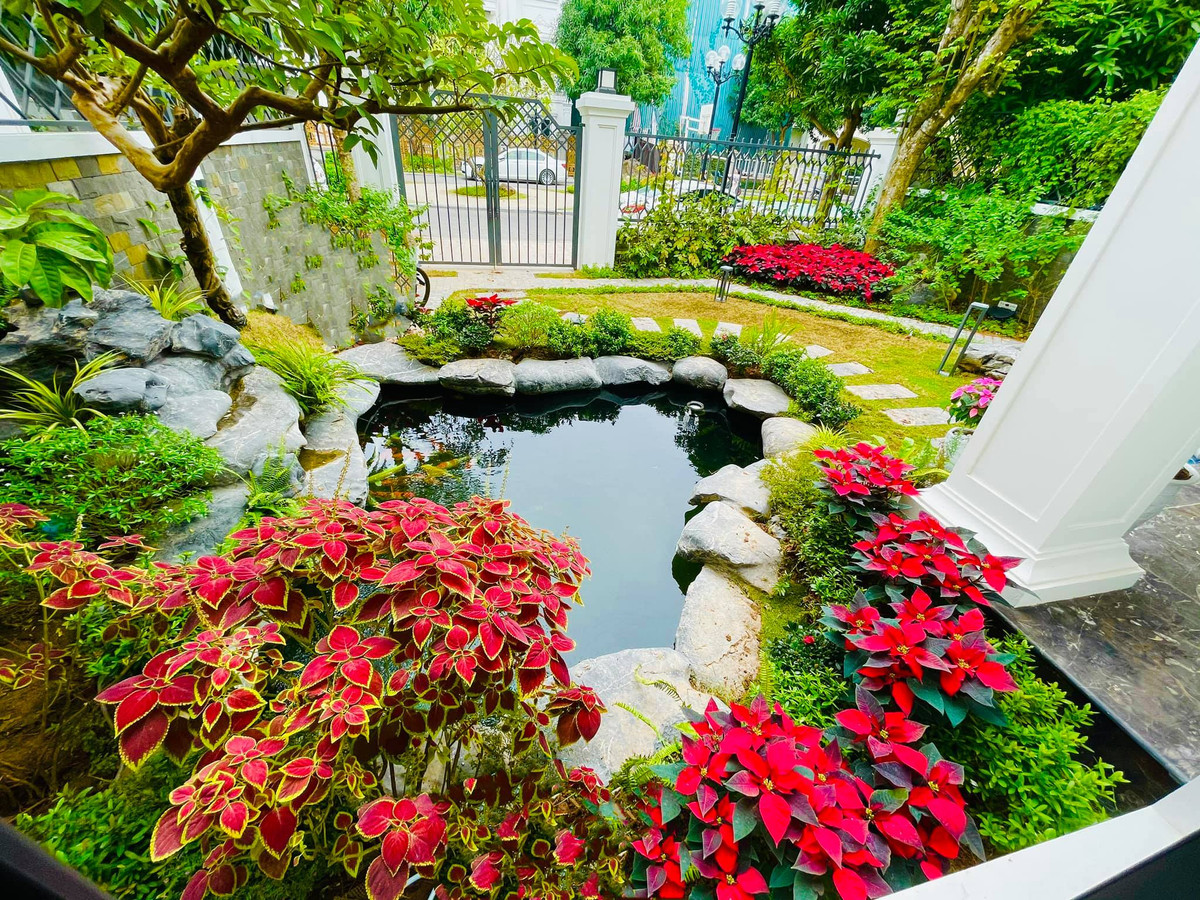 Biệt thự của Lã Thanh Huyền có tổng diện tích sử dụng 450m2 và 150m2 sân vườn.