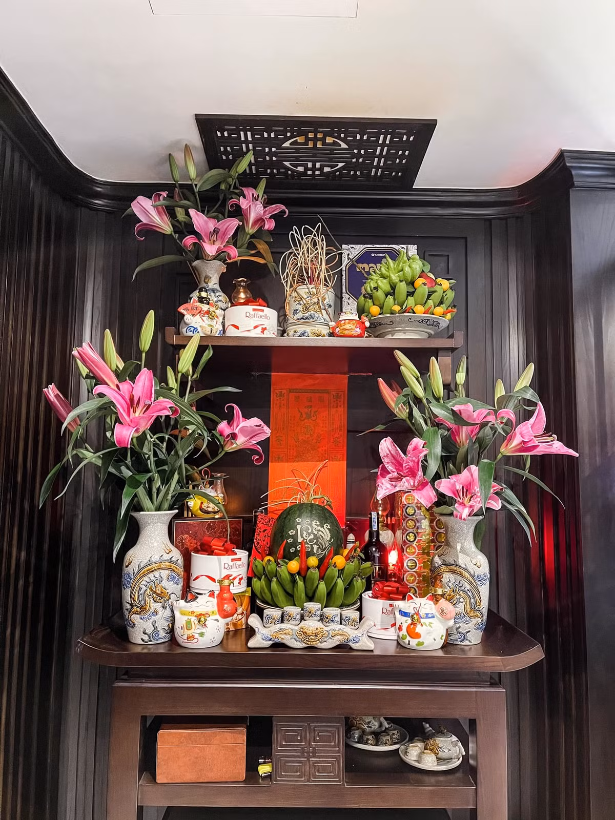 Bàn thờ ấm cũng và trang trọng. Nguồn ảnh: FBNV.