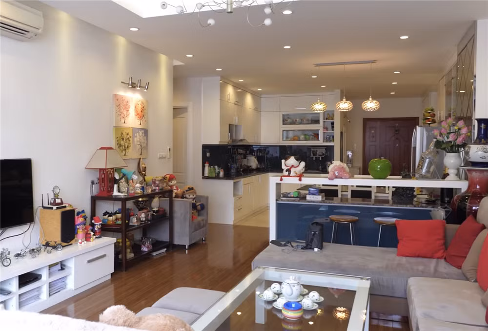 Căn hộ mà Mai Phương Thúy thường xuyên chia sẻ trên mạng xã hội có thiết kế đơn giản, gần gũi và ấm cúng. Ảnh: Facebook