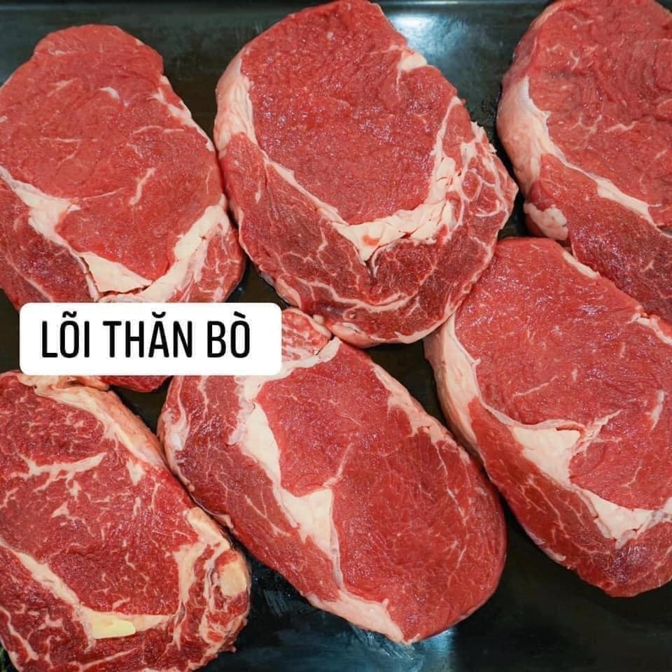 Lõi thăn bò Úc được cắt khúc, đóng túi hút chân không. 1kg thường được chia 3 miếng đúng theo tiêu chuẩn để người mua làm món bít tết hoặc nướng ăn.