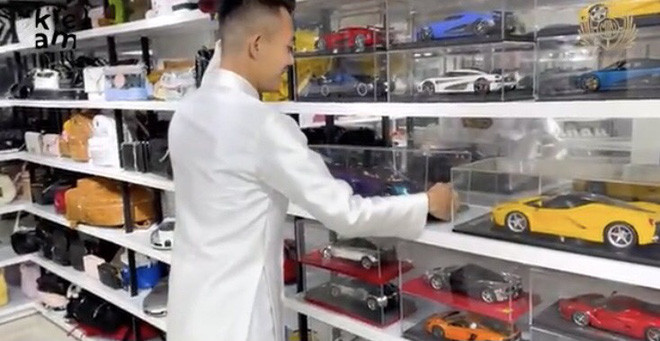 Theo thông tin chia sẻ trong video, để có được những chiếc siêu xe mô hình trên, anh phải mất rất nhiều thời gian và tâm huyết.