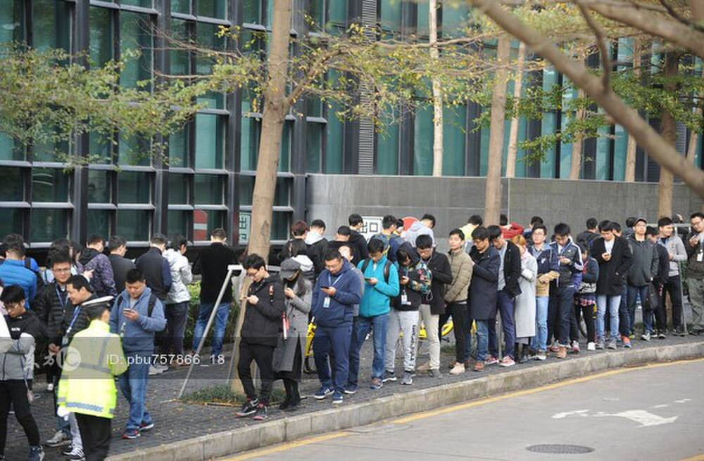 Trong mỗi phong bao lì xì sẽ có mệnh giá khác nhau, cao nhất là 500 NDT (gần 1,8 triệu đồng). Ảnh: SCMP