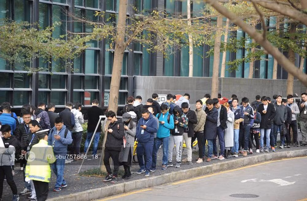 Trong mỗi phong bao lì xì sẽ có mệnh giá khác nhau, cao nhất là 500 NDT (gần 1,8 triệu đồng). Ảnh: SCMP