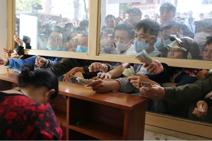 Xep hang tu 4 gio sang mua ve tran Hoang Anh Gia Lai - Ha Noi FC-Hinh-2