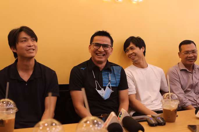 HLV Kiatisuk noi gi trong ngay dau tien tai ngo Cong Phuong, Tuan Anh?-Hinh-2