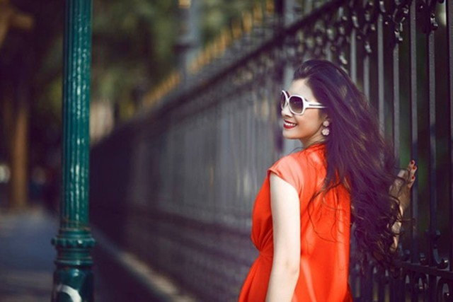 Tiểu thư Tập đoàn Alphanam từng có 8 năm du học nước ngoài, thông thạo 4 ngoại ngữ Anh, Pháp, Trung và Hàn.