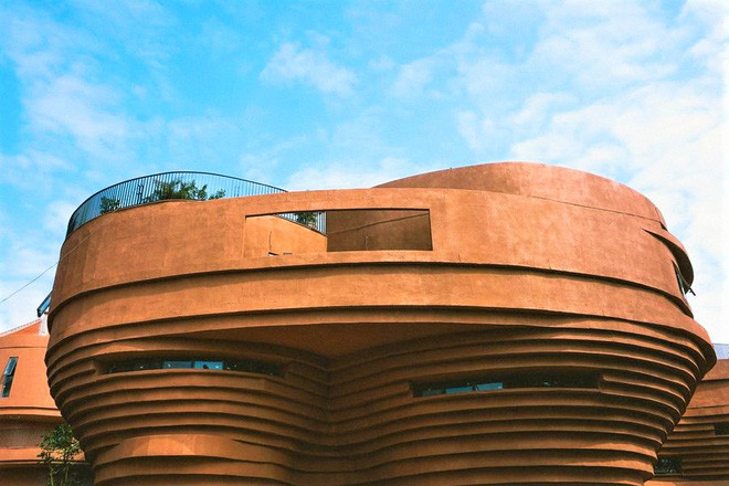 Ở một góc người nhìn có thể liên tưởng đến hình ảnh Lò bầu cổ của người Bát Tràng xưa. Ảnh: June