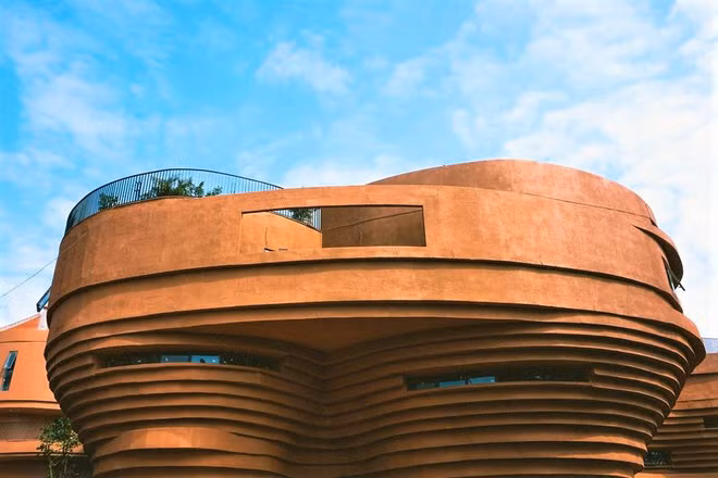 Ở một góc người nhìn có thể liên tưởng đến hình ảnh Lò bầu cổ của người Bát Tràng xưa. Ảnh: June