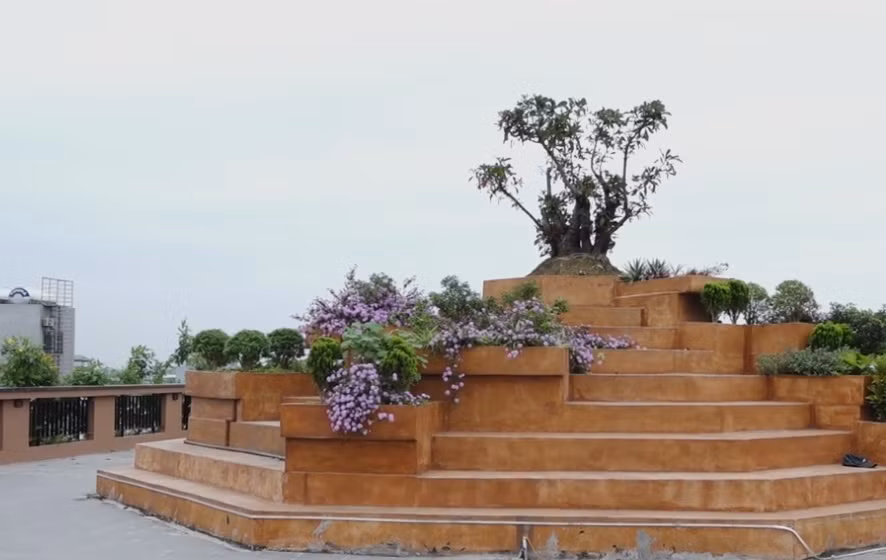 Hiện tại, công trình xây dựng bên ngoài bao quanh đã xong, nội thất đang hoàn thiện. Ảnh: Vnexpress.