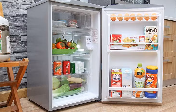 Mặc dù công suất không lớn nhưng lại bật xuyên suốt nên có thể coi tủ lạnh là thiết bị ngốn điện lớn nhất trong gia đình.