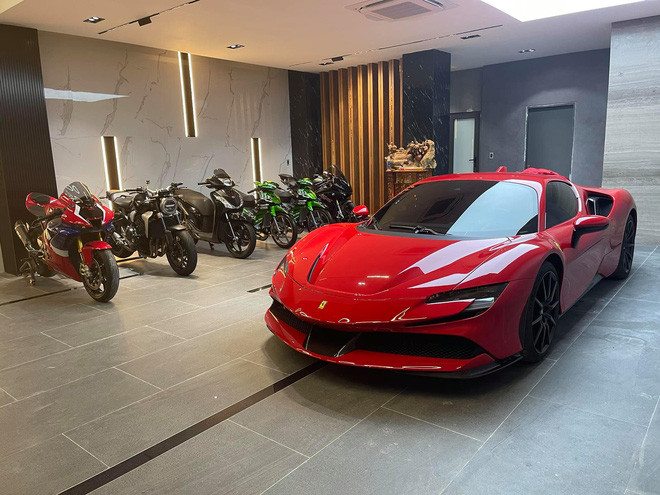 Dàn xe sang trong nhà một đại gia lan ở Sài Gòn. Ảnh: Doanhnghieptiepthi