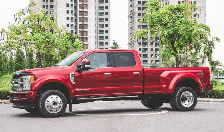 Cũng trong tháng 1 vừa qua, một đại gia hoa lan Bình Phước tậu Ford F-450 Limited Super Duty cực khủng tại Việt Nam. Ảnh: Auto Pro.