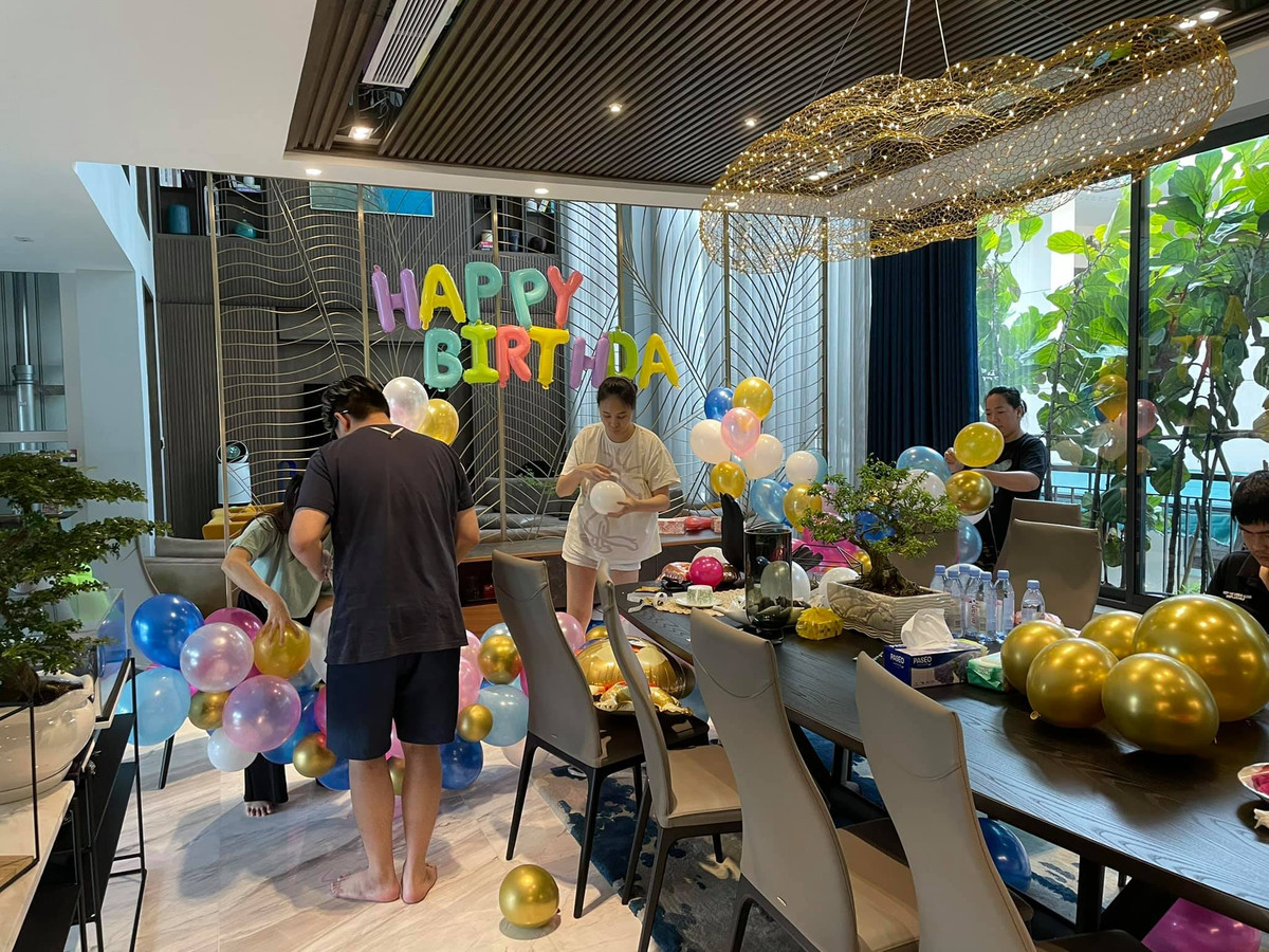 Trong thời điểm giãn cách, Cường Đô La - Đàm Thu Trang vẫn cố gắng tổ chức cho con gái cưng một bữa tiệc thôi nôi ý nghĩa.