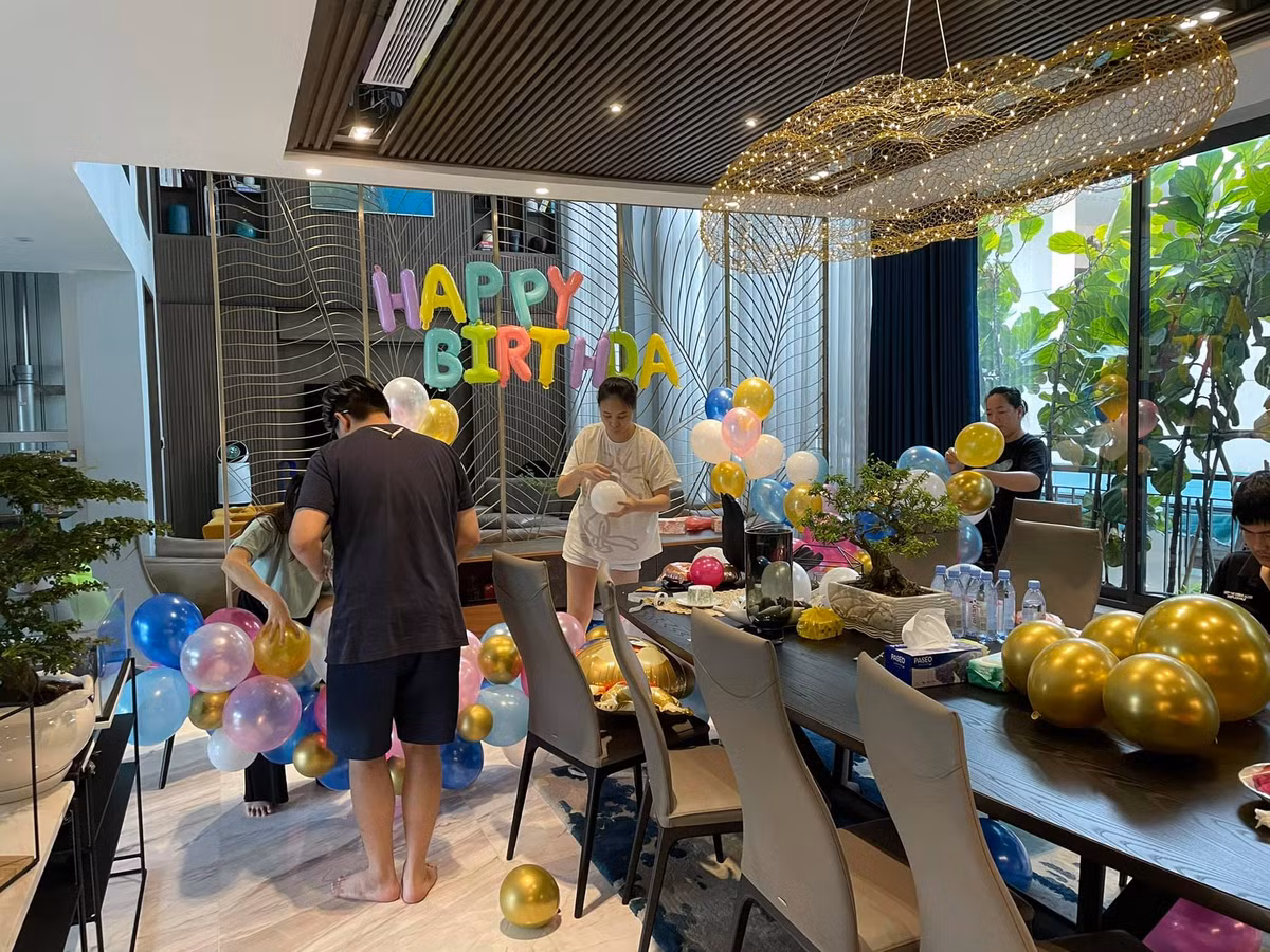 Trong thời điểm giãn cách, Cường Đô La - Đàm Thu Trang vẫn cố gắng tổ chức cho con gái cưng một bữa tiệc thôi nôi ý nghĩa.