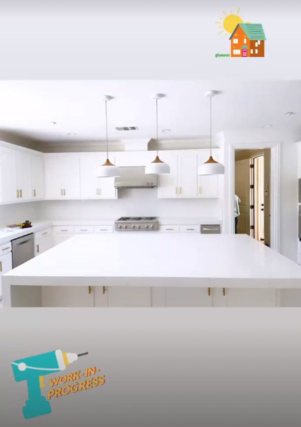 Có thể thấy ngôi nhà của Phạm Hương được thiết kế theo phong cách hiện đại, với tông màu trắng làm chủ đạo. Ảnh: Instagram