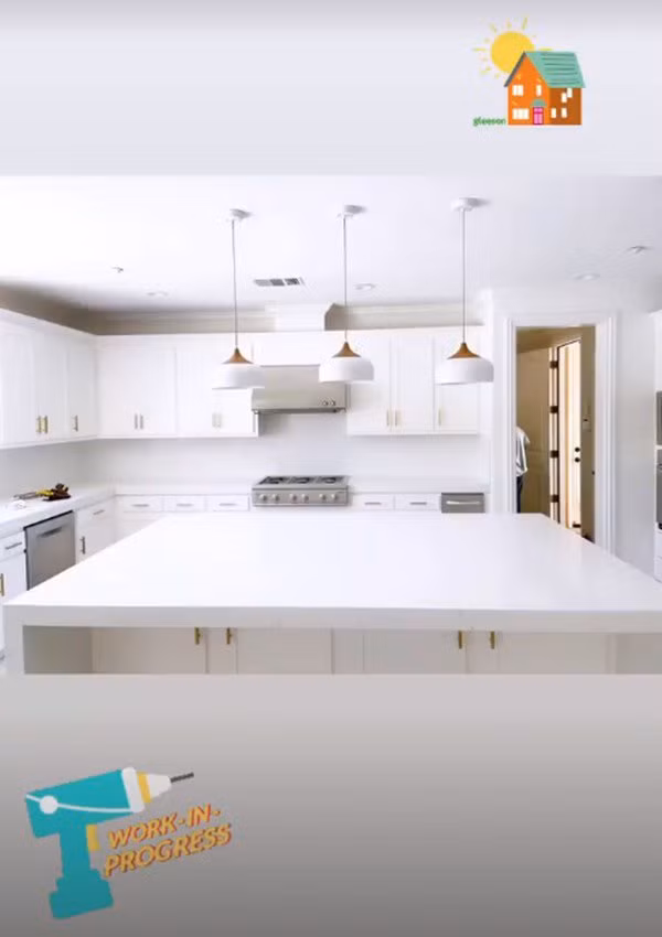 Có thể thấy ngôi nhà của Phạm Hương được thiết kế theo phong cách hiện đại, với tông màu trắng làm chủ đạo. Ảnh: Instagram