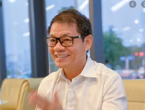 Tỷ phú Trần Bá Dương sinh ra trong một gia đình nghèo khó nên phải đi làm kiếm tiền từ sớm. Sau khi tốt nghiệp Đại học Bách khoa TP.HCM, ông làm kỹ thuật viên xưởng sửa chữa nhà máy đại tu ôtô Đồng Nai. Ảnh: Internet