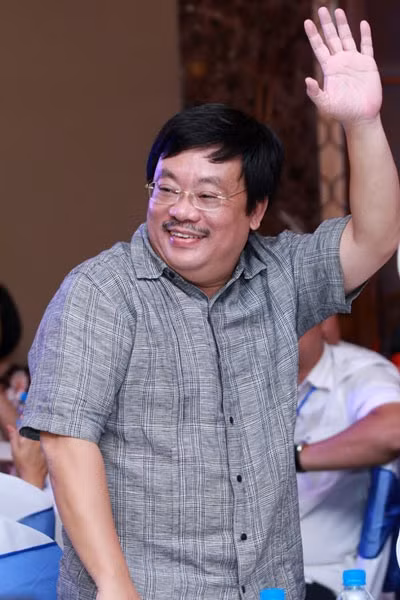 Ngoài mì gói, nhà máy của ông thời điểm đó còn sản xuất nước tương, nước mắm, tương ớt bán cho người bản xứ. Ảnh: Lao động