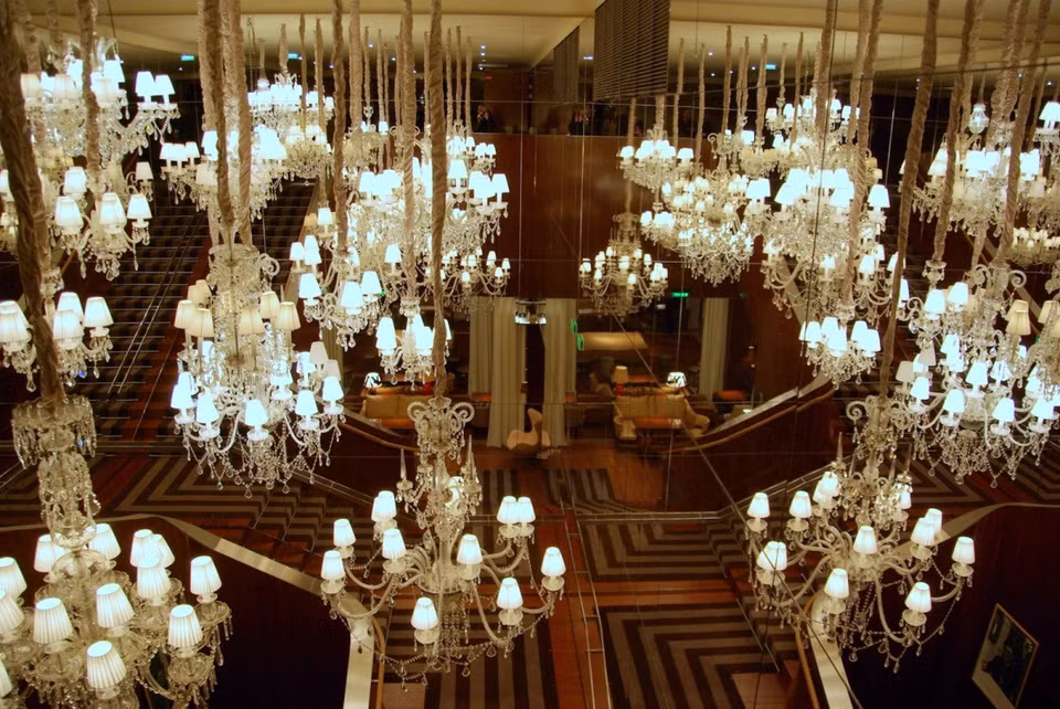 Khách sạn Royal Monceau thuộc sở hữu của Hoàng Gia Qatar, có 85 phòng, 61 dãy phòng và 3 dãy phòng tổng thống. Ảnh: Royal Monceau