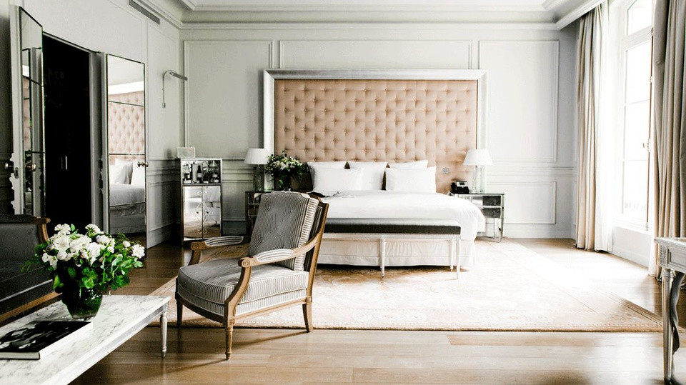 Giá thuê một căn phòng tại Royal Monceau từ 1.000 USD một đêm đến 17.000 USD cho căn phòng khổng lồ rộng 190m2. Ảnh: Hotels in Heaven.