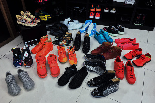 Ngậm thìa bạc từ bé nên không có gì khó hiểu khi Fabo Nguyễn lại mạnh tay chi tiền cho những đôi giày đắt tiền. Sau 12 năm, Fabo Nguyễn hiện đã xây dựng thành công bộ sưu tập giày khổng lồ với gần 200 đôi, trị giá lên tới hơn 700 triệu đồng.