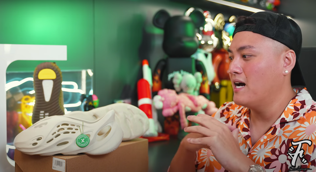 Mới đây, anh chàng lại gây xôn xao khi chi 10 triệu chỉ để tậu 1 đôi giày bằng... xốp.