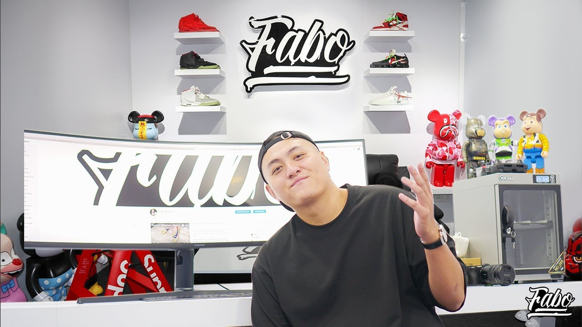 Fabo Nguyễn là cái tên không mấy xa lạ trong giới con nhà giàu Việt. Anh là con trai duy nhất của ông Nguyễn Ngọc Quân - chủ chuỗi cửa hàng đồ điện tử Bose Nguyễn Quân, chuyên phân phối độc quyền loa Bose tại Việt Nam.