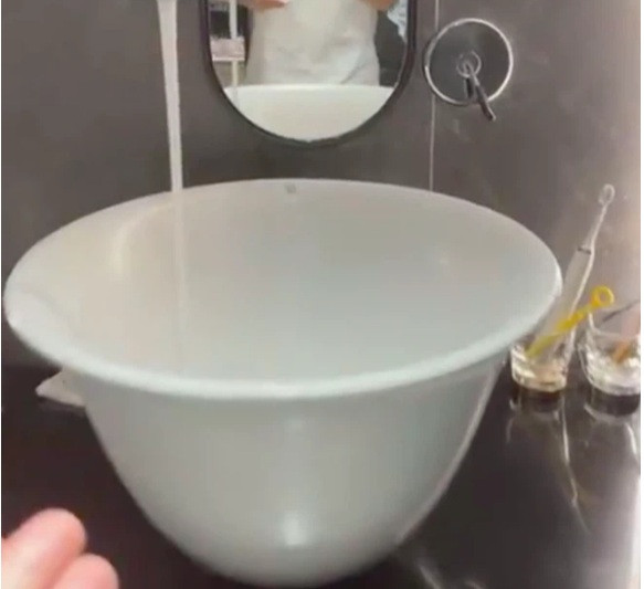 Chậu rửa mặt có giá trị không hề nhỏ.