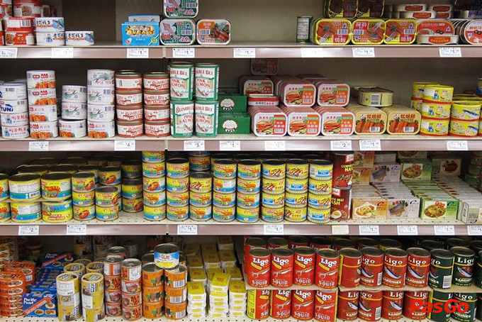 Nếu muốn cắt giảm chi phí mua sắm thực phẩm, hãy hạn chế chọn đồ ăn sẵn, đóng hộp. Chúng không chỉ đắt hơn mà còn sử dụng các thực phẩm với chi phí nguyên liệu thô cao hơn.