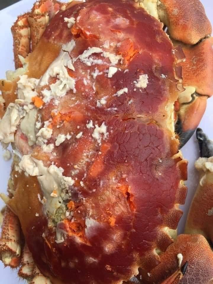 Tuy nhiên, chất lượng cua ngon nhất phải là cua còn tươi sống. Bởi cua đã hấp và để đông lạnh thời gian dài sẽ bị biến chất, không còn độ dai, thơm, ngọt của cua.