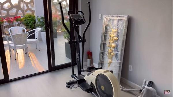 Nữ nghệ sĩ còn dành một số tàng trong nhà để tập thể dục. Ảnh: Facebook.