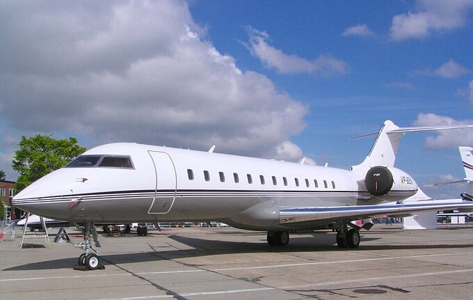 Tỷ phú Bill Gates được cho là sở hữu một chiếc Bombardier BD-700 Global Express với 19 chỗ ngồi, trị giá 40 triệu USD. Ảnh: Flugzeuginfo