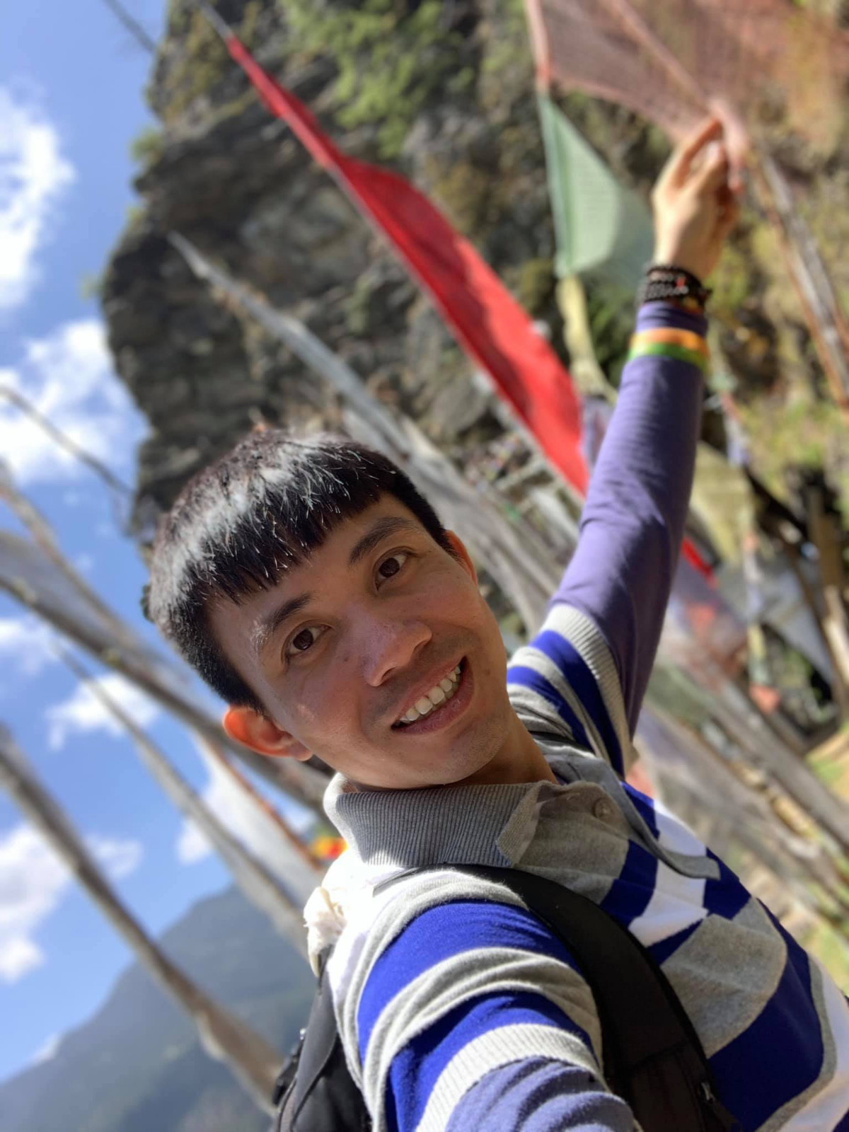 Điều đặc biệt là Minh Nhựa làm công nhân bốc vác trong chính công ty của gia đình mình.