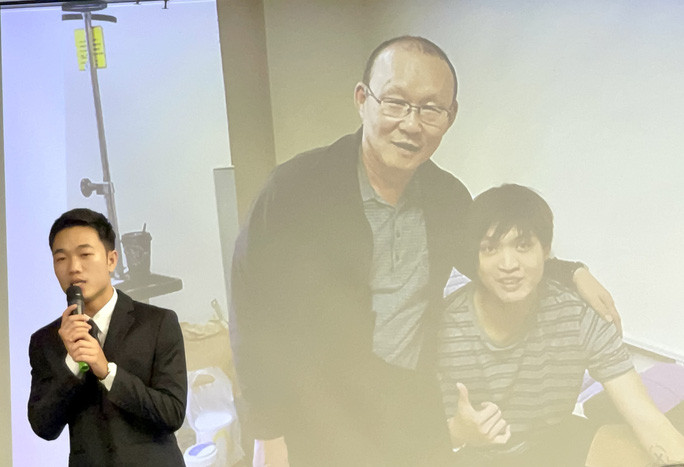 Quyết định mở trung tâm phục hồi chấn thương thể thao tại Hà Nội của Xuân Trường có thể xem là một bước đi đặc biệt, khác hẳn với hàng trăm cầu thủ Việt Nam vốn có xu hướng kinh doanh cà phê, nhà hàng hay khách sạn...Ảnh: Người lao động