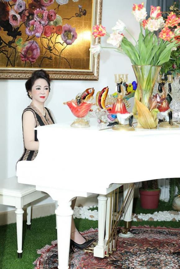 Nội thất cầu kỳ trong biệt thự của đại gia Phương Hằng Noi that cau ky trong biet thu cua dai gia Phuong Hang