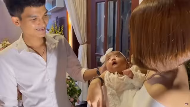 Nhà cũ của Mạc Văn Khoa chật quá nên vợ chồng anh chuyển sang căn nhà thuê để đảm bảo môi trường sinh sống tốt nhất cho con.