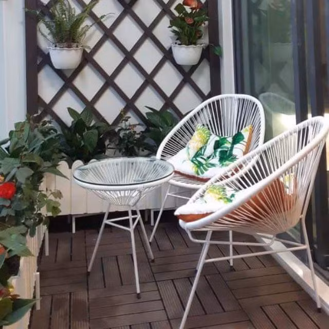 Cần lưu ý đến nội thất xung quanh khu vực ban công và cửa sổ. Di chuyển bàn, ghế và các chậu cây ra khỏi những khu vực này bởi trẻ rất thích leo trèo khám phá.