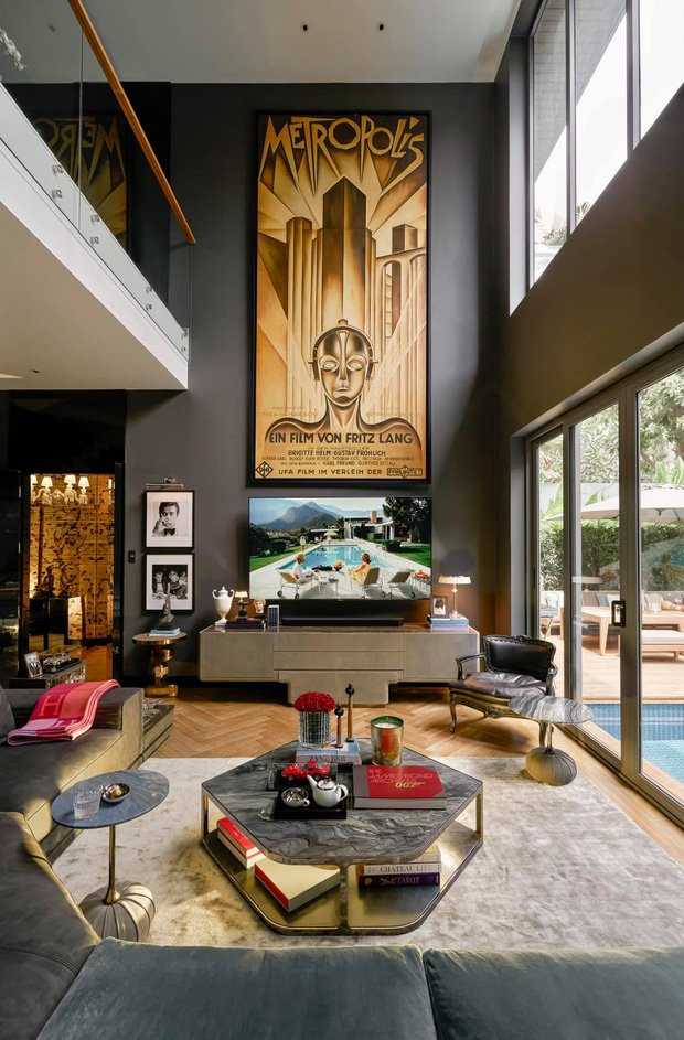 cư dân mạng bày tỏ nhiều ý kiến trái chiều vì cho rằng không gian quá rối mắt và trông giống một "showroom" đồ nội thất hơn là một ngôi nhà.