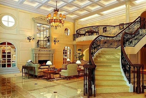 Đầu năm 2012, vợ chồng Triệu Vy mua hai căn nhà ở Hong Kong với tổng trị giá 14 triệu USD. Nội thất bài trí xa hoa, lộng lẫy.