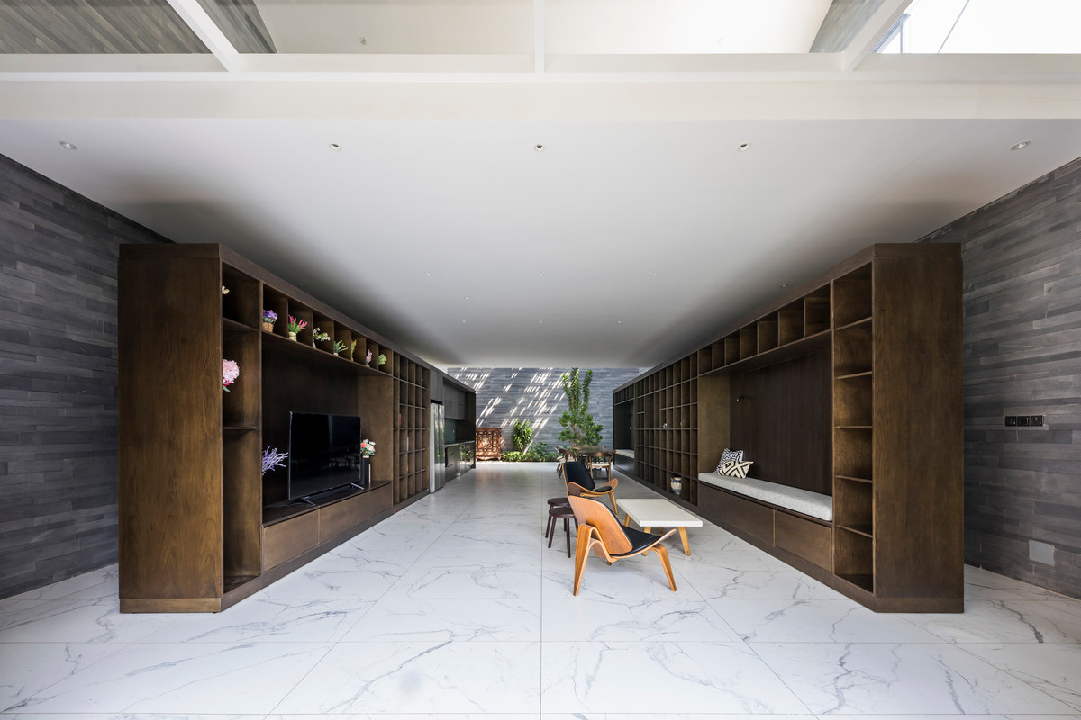 Mọi hoạt động thường nhật như nấu ăn, chăm sóc cây cối, trẻ con vui chơi, người già tập thể dục...đều được diễn ra và kết nối trong không gian này.