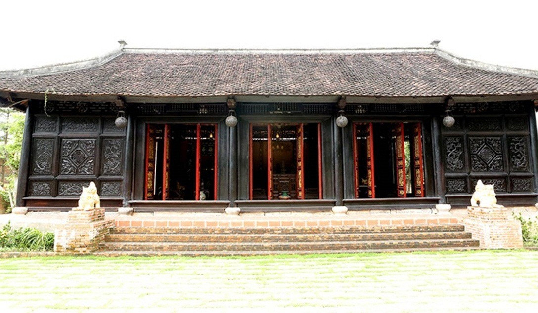 Ngôi nhà có tổng diện tích hơn 1.600m2, được anh xây dựng theo phong cách ngôi nhà cổ ở Nam Định có tuổi đời 100 năm. Ảnh: Vietnamnet